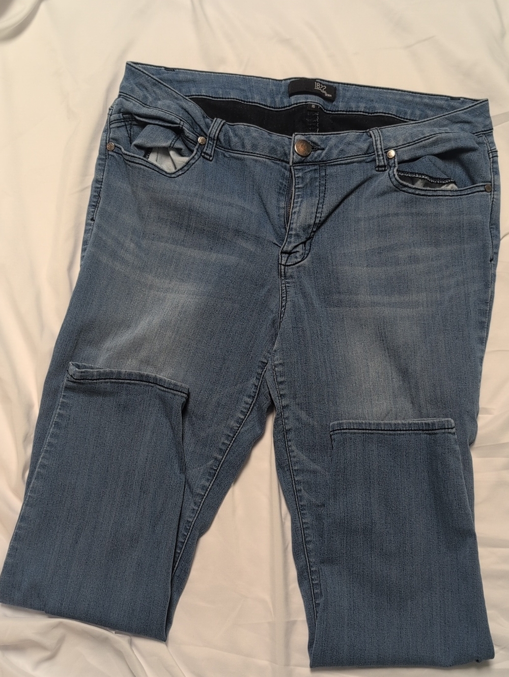 1822 Denim Women's Boyfriend Jeans in Medium Blue Wash